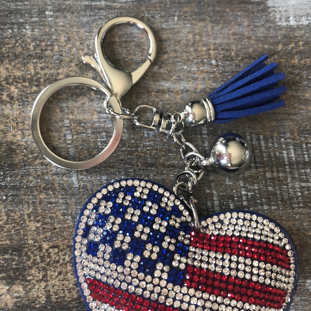 American Flag 🇺🇸 Rhinestone Heart Keychain 💙 - Picture 7 of 7